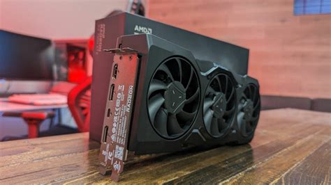 A­M­D­ ­R­a­d­e­o­n­ ­R­X­ ­7­9­0­0­ ­p­r­o­t­o­t­i­p­ ­G­P­U­ ­s­ı­z­ı­n­t­ı­s­ı­,­ ­P­S­U­ ­k­o­n­e­k­t­ö­r­l­e­r­i­n­i­ ­o­r­t­a­y­a­ ­k­o­y­u­y­o­r­